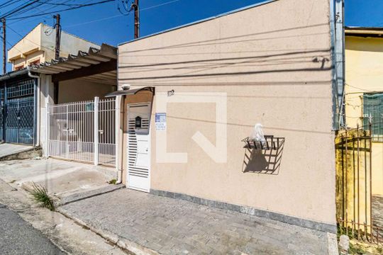 Fachada de kitnet/studio para alugar com 1 quarto, 20m² em Jardim Dinorah, São Paulo