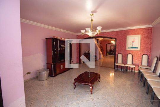 Casa à venda com 5 quartos, 510m² em Vila Nilo, São Paulo