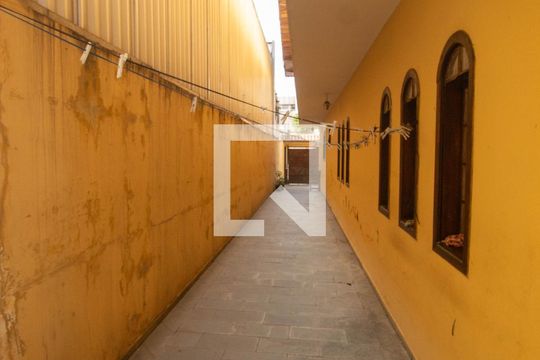 Quintal de casa à venda com 5 quartos, 510m² em Vila Nilo, São Paulo