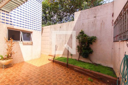 Quintal de casa à venda com 4 quartos, 450m² em Vila Bertioga, São Paulo