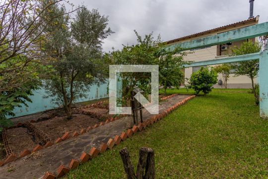 Quintal de casa à venda com 3 quartos, 172m² em Parque Santa Fé, Porto Alegre