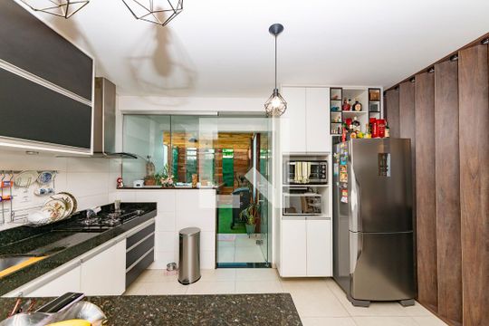 Cozinha de apartamento à venda com 2 quartos, 140m² em Chácara Cotia, Contagem