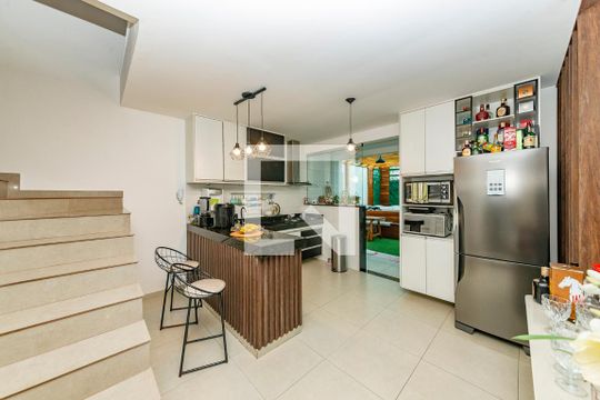 Cozinha de apartamento à venda com 2 quartos, 140m² em Chácara Cotia, Contagem