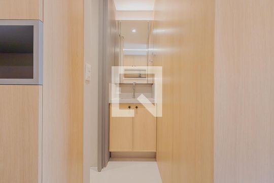 Banheiro de kitnet/studio para alugar com 1 quarto, 25m² em Sumarezinho, São Paulo