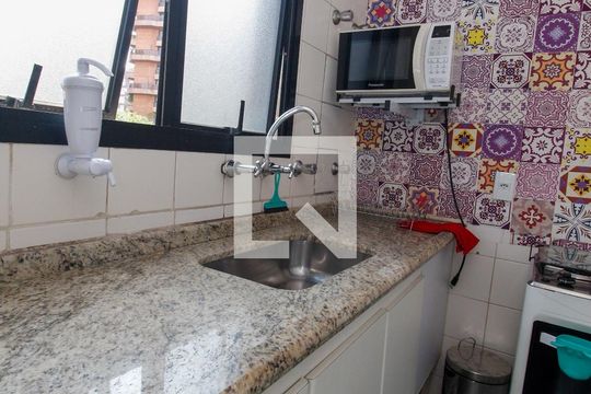 Cozinha de apartamento para alugar com 1 quarto, 50m² em Morumbi, São Paulo