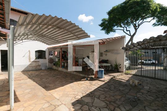 Garagem de casa à venda com 4 quartos, 80m² em Santa Amelia, Belo Horizonte