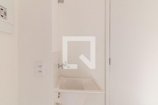 Área de Serviço de apartamento para alugar com 2 quartos, 34m² em Parque Industrial Tomas Edson, São Paulo
