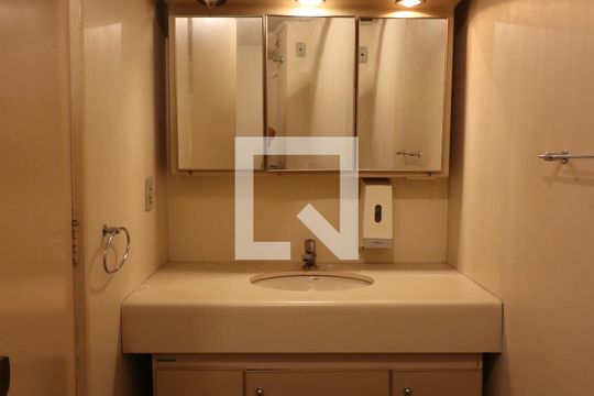 Banheiro de apartamento para alugar com 2 quartos, 63m² em Planalto Paulista, São Paulo