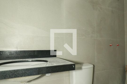Banheiro de apartamento à venda com 2 quartos, 102m² em Chácara das Pedras, Porto Alegre