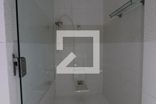 Banheiro Social de casa de condomínio para alugar com 3 quartos, 200m² em Jardim Guanabara, Rio de Janeiro