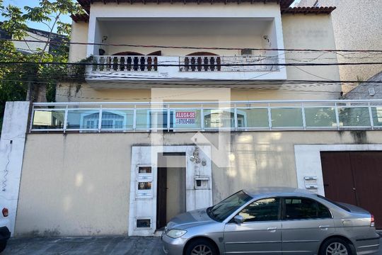 Fachada de casa de condomínio para alugar com 3 quartos, 200m² em Jardim Guanabara, Rio de Janeiro