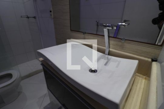 Banheiro da Suíte de casa de condomínio para alugar com 3 quartos, 200m² em Jardim Guanabara, Rio de Janeiro