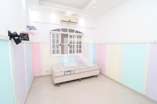 Quarto 2 de casa de condomínio para alugar com 3 quartos, 200m² em Jardim Guanabara, Rio de Janeiro