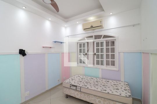 Quarto 2 de casa de condomínio para alugar com 3 quartos, 200m² em Jardim Guanabara, Rio de Janeiro