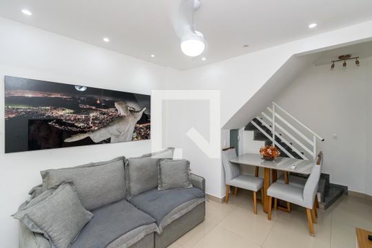 Sala de casa de condomínio à venda com 2 quartos, 90m² em Penha Circular, Rio de Janeiro