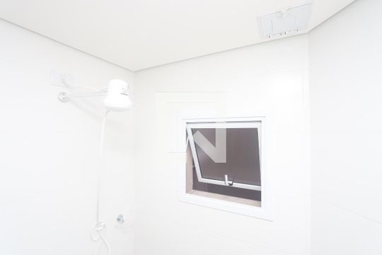 Banheiro de apartamento para alugar com 1 quarto, 48m² em Jardim Miriam, São Paulo