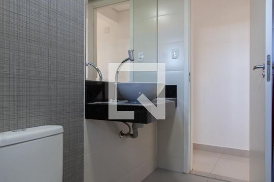 Banheiro de apartamento para alugar com 3 quartos, 78m² em Candelária, Belo Horizonte