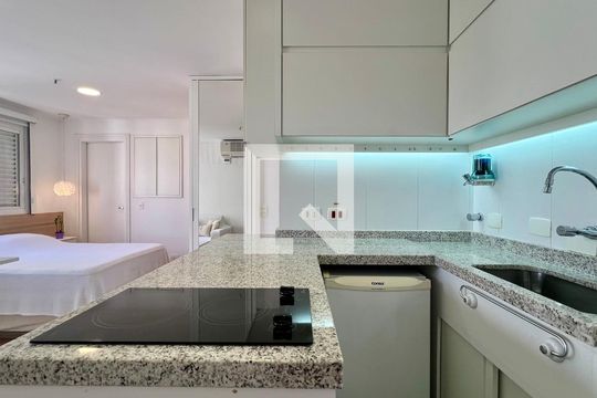Cozinha de kitnet/studio à venda com 1 quarto, 31m² em Jardim Paulista, São Paulo