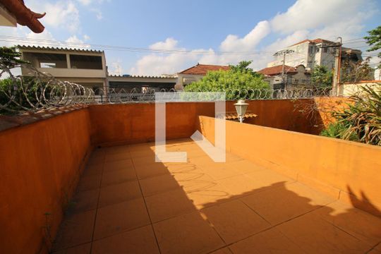 Quintal de casa para alugar com 2 quartos, 110m² em Vila da Penha, Rio de Janeiro