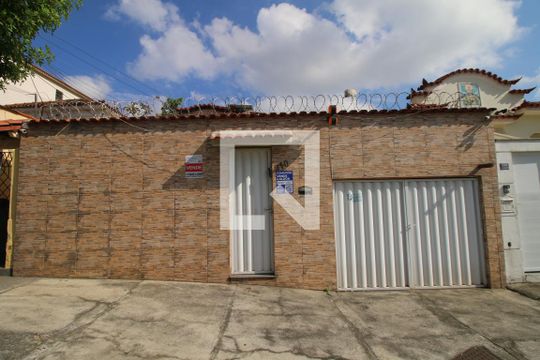 Fachada de casa para alugar com 2 quartos, 110m² em Vila da Penha, Rio de Janeiro