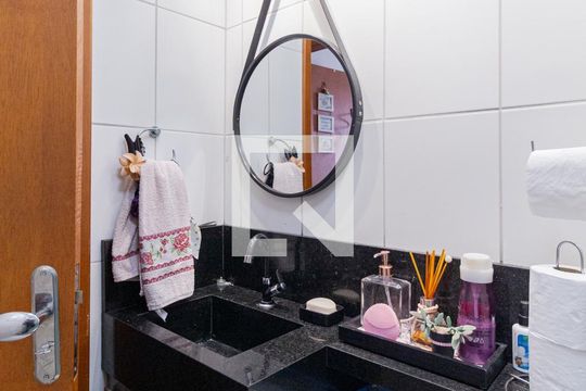 Banheiro de apartamento à venda com 2 quartos, 32m² em Santa Maria, Osasco