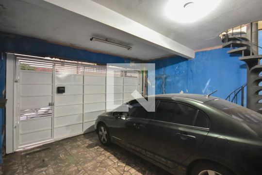 Garagem de casa para alugar com 3 quartos, 250m² em Jardim Rosa Maria, São Paulo