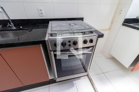 Detalhe da cozinha de apartamento para alugar com 2 quartos, 42m² em Jardim Helian, São Paulo