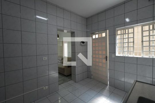 Cozinha de kitnet/studio para alugar com 1 quarto, 35m² em Vila Santa Isabel, São Paulo