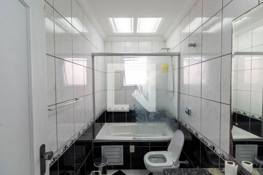 Banheiro Social de casa para alugar com 4 quartos, 400m² em Vila Granada, São Paulo