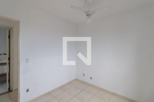 Quarto 1 de apartamento para alugar com 2 quartos, 52m² em Vila Carmosina, São Paulo