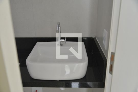 Banheiro 2 de apartamento à venda com 2 quartos, 45m² em Vila América, Santo André