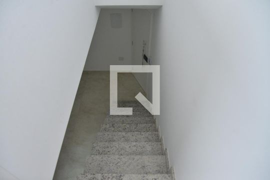 Escada de apartamento à venda com 2 quartos, 85m² em Vila América, Santo André