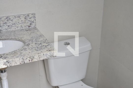 Banheiro de serviço de apartamento à venda com 2 quartos, 90m² em Vila América, Santo André