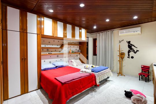 Quarto 2 de casa à venda com 4 quartos, 415m² em Piratininga, Niterói