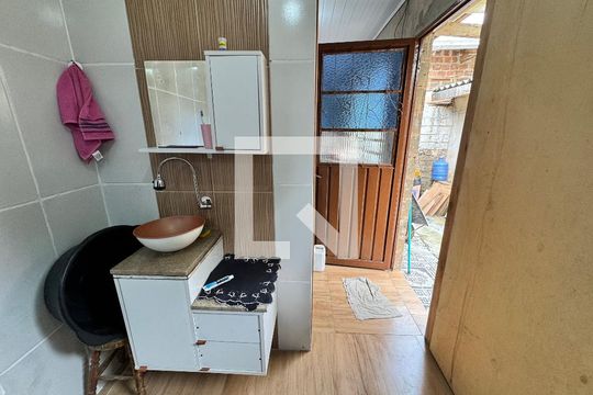 Banheiro de casa à venda com 2 quartos, 60m² em Santos Dumont, São Leopoldo