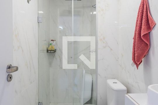 Banheiro de apartamento à venda com 1 quarto, 38m² em Vila Nova, Porto Alegre