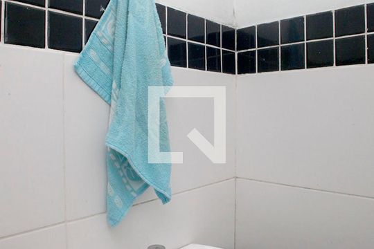 Lavabo de apartamento para alugar com 3 quartos, 96m² em Santa Cecília, Porto Alegre