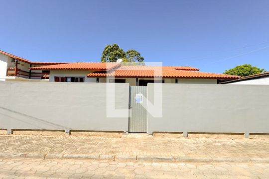Fachada de casa para alugar com 4 quartos, 691m² em Ingleses do Rio Vermelho, Florianópolis