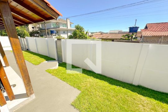 Vista da Suíte de casa para alugar com 4 quartos, 691m² em Ingleses do Rio Vermelho, Florianópolis