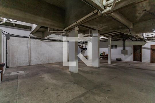 Garagem de casa de condomínio à venda com 3 quartos, 271m² em Três Figueiras, Porto Alegre