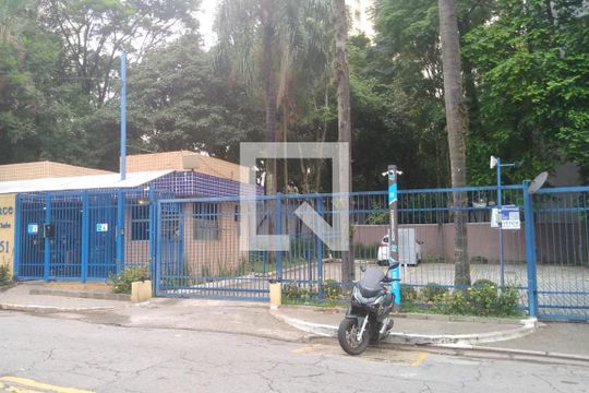 Fachada de casa à venda com 4 quartos, 790m² em Água Fria, São Paulo