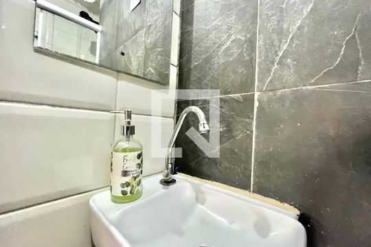 Banheiro Social de casa para alugar com 3 quartos, 140m² em Vila Clementino, São Paulo