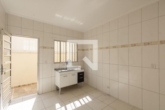 Cozinha de casa para alugar com 2 quartos, 71m² em Parque Boturussu, São Paulo