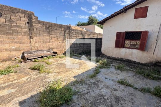 Quintal de casa à venda com 3 quartos, 243m² em Jardim dos Oliveiras, Campinas
