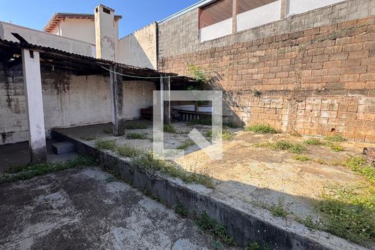 Quintal de casa à venda com 3 quartos, 243m² em Jardim dos Oliveiras, Campinas