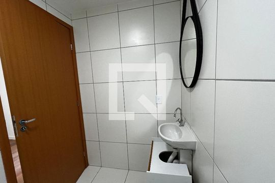 Banheiro de apartamento para alugar com 2 quartos, 32m² em Samambaia Norte (Samambaia), Brasília