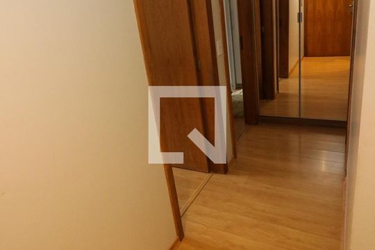 Corredor de apartamento à venda com 2 quartos, 81m² em Cristal, Porto Alegre
