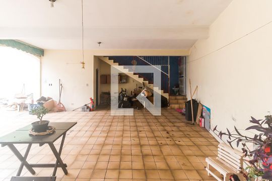 Garagem de casa para alugar com 4 quartos, 367m² em Biritiba, Poá