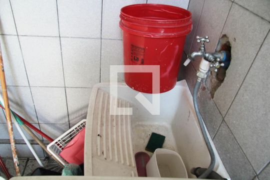 Casa 1 Area de Serviço e Quintal de casa à venda com 4 quartos, 287m² em Jardim Figueira, Guarulhos