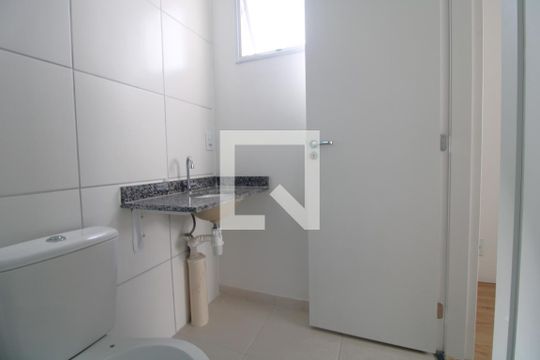 Banheiro do Quarto 1 de apartamento para alugar com 2 quartos, 43m² em Jardim Campo Grande, São Paulo